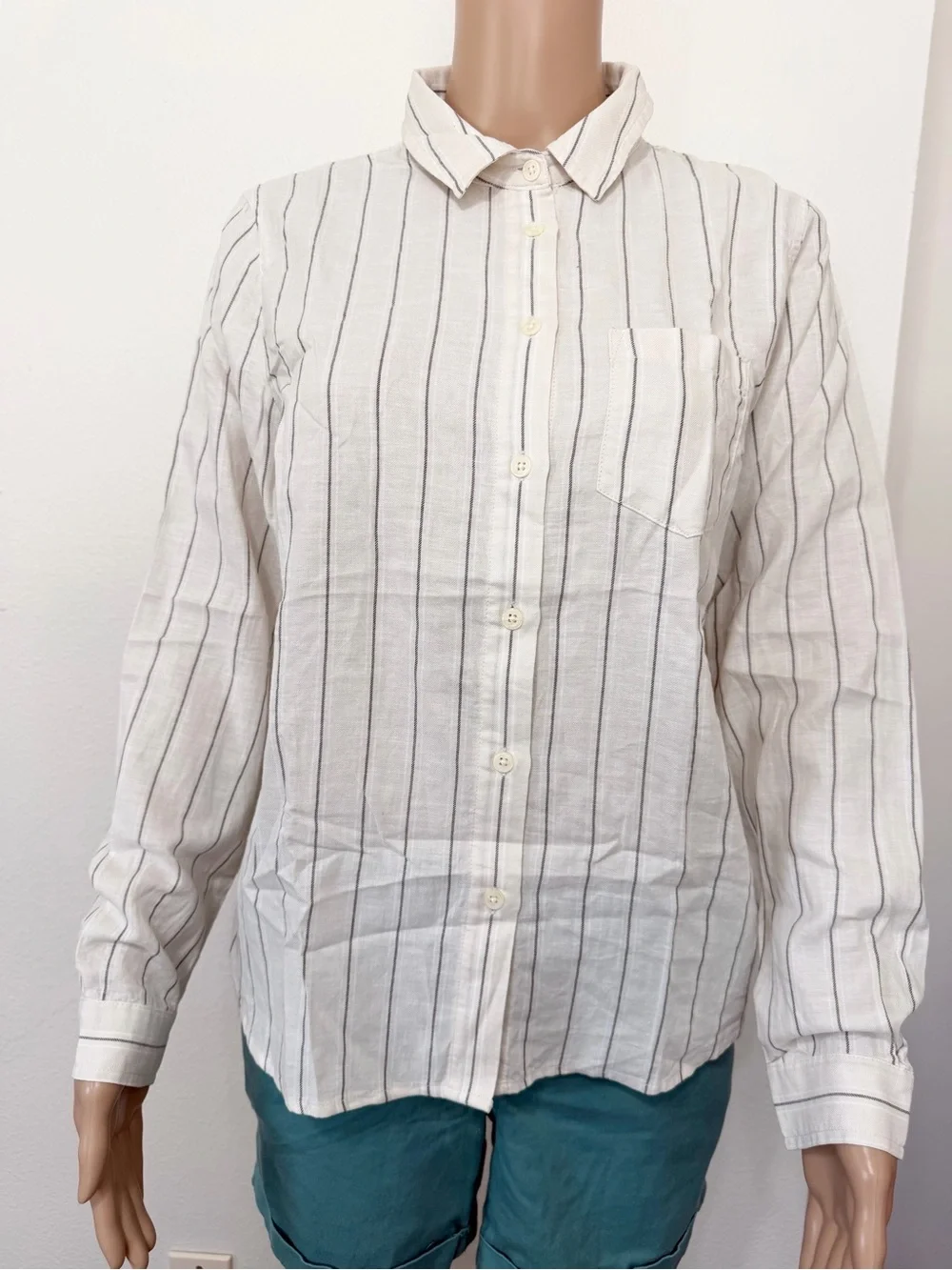NWOT Banana Republic Cream Button-Down Shirt with Thin Black Stripes Size M